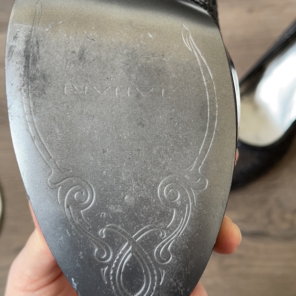 Tahari heels size 8 - Picture 9 of 14